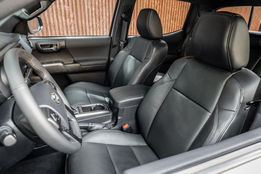 Интерьер Toyota Tacoma TRD Off-Road Double Cab 2019 года  (фото 11 из 17)